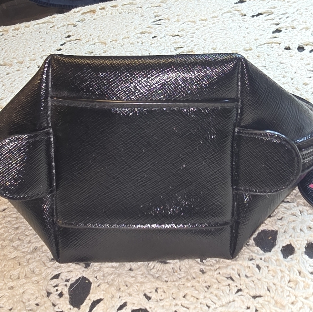 Victoria's Secret Black Heart Shaped Love Xoxo Makeup Bag Zipper Bag NWOT - Picture 8 of 8